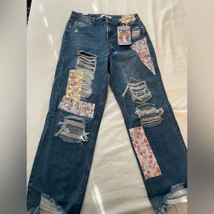 Super cute vintage jeans with patches